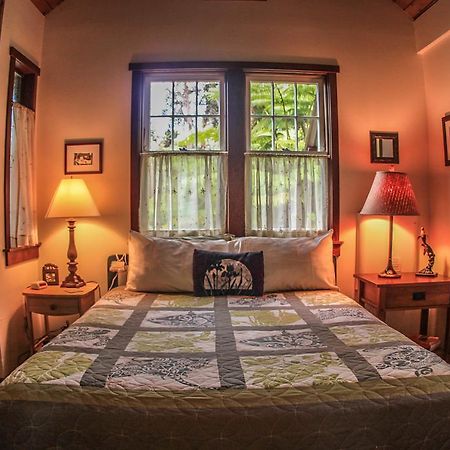 Ferny Hollow: Romantic Rainforest Cottage Волкейно Екстериор снимка