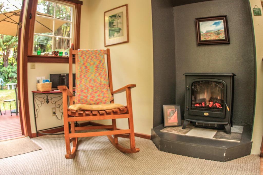 Ferny Hollow: Romantic Rainforest Cottage Волкейно Екстериор снимка