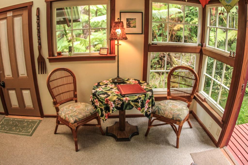 Ferny Hollow: Romantic Rainforest Cottage Волкейно Екстериор снимка
