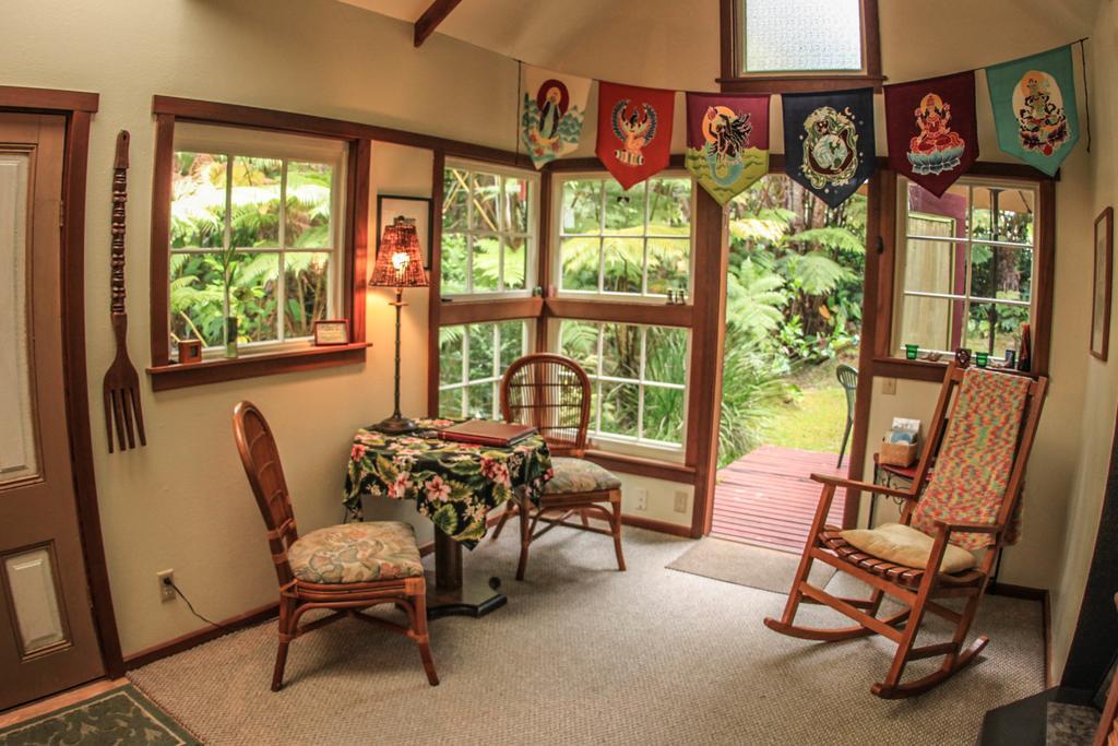Ferny Hollow: Romantic Rainforest Cottage Волкейно Екстериор снимка